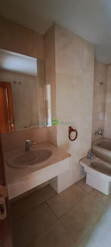 ESTUPENDA VIVIENDA JUNTO AL CORTE INGLES, CON VISTAS AL PARQUE DEL TREN - Foto 10