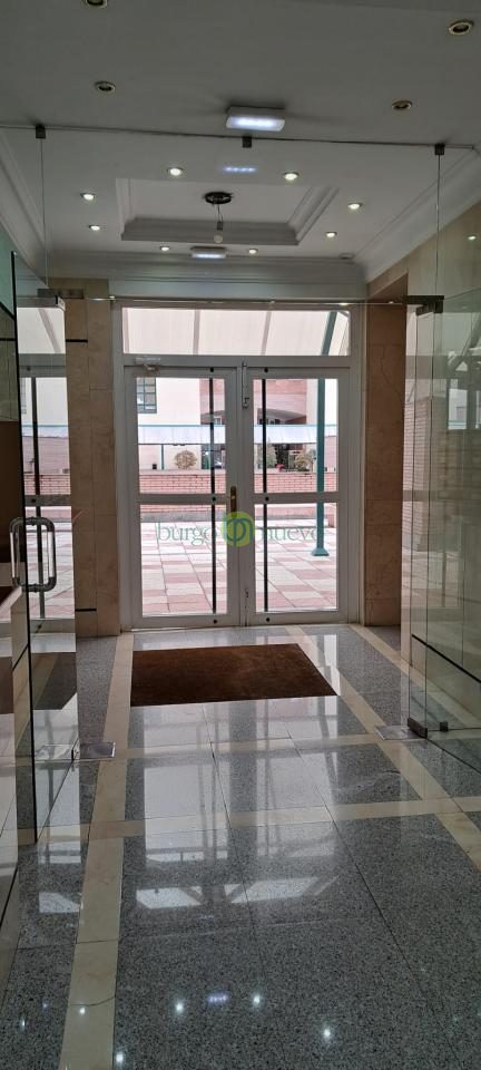 ESTUPENDA VIVIENDA JUNTO AL CORTE INGLES, CON VISTAS AL PARQUE DEL TREN - Foto 4