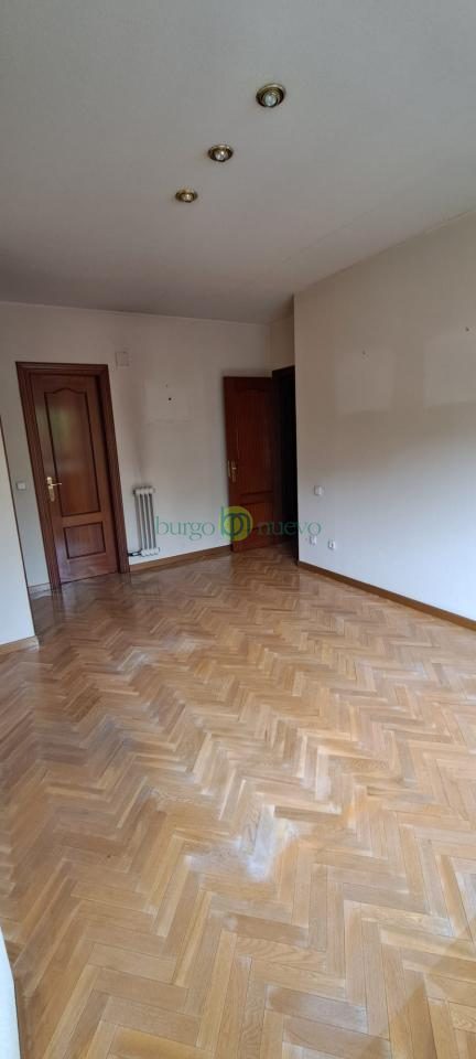ESTUPENDA VIVIENDA JUNTO AL CORTE INGLES, CON VISTAS AL PARQUE DEL TREN - Foto 7