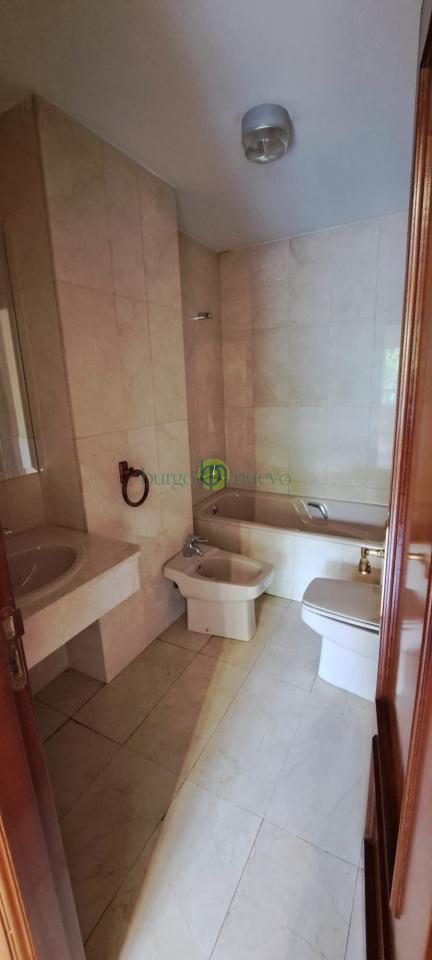 ESTUPENDA VIVIENDA JUNTO AL CORTE INGLES, CON VISTAS AL PARQUE DEL TREN - Foto 9