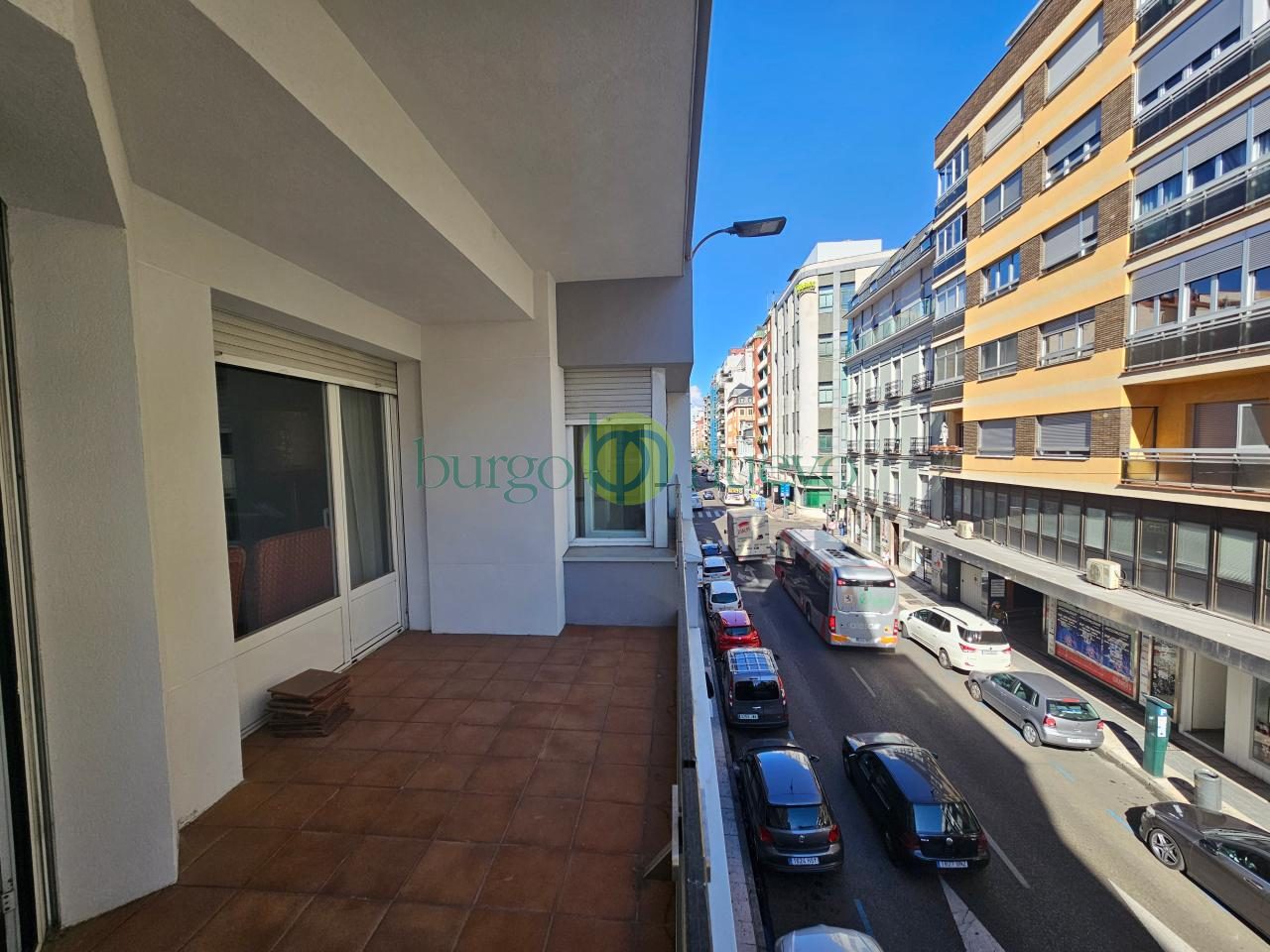 VIVIENDA EN PLENO CENTRO DE LEON, CON TERRAZA EXTERIOR!!