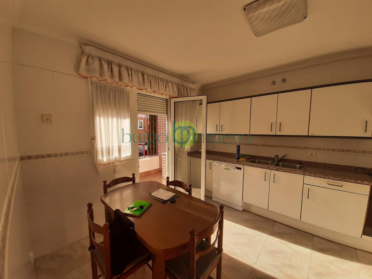 Chalet a 5 minutos de León, con gran frecuencia de transporte público.