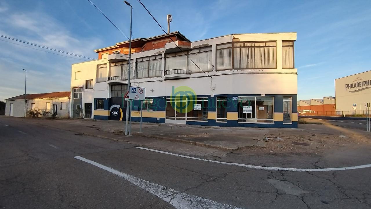 EDIFICIO COMERCIAL EN PUENTE DE ORBIGO.  EXCELENTE SITUACION