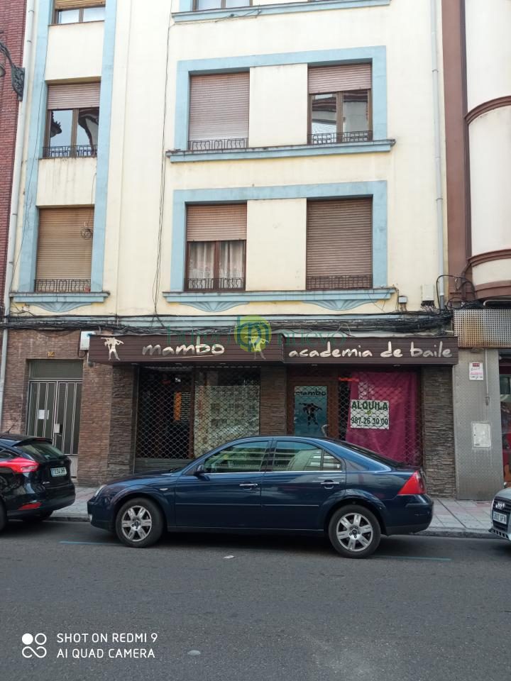 LOCAL COMERCIAL DE 25O M2 ZONA PICARA JUSTINA.  MUY INTERESANTE!!!