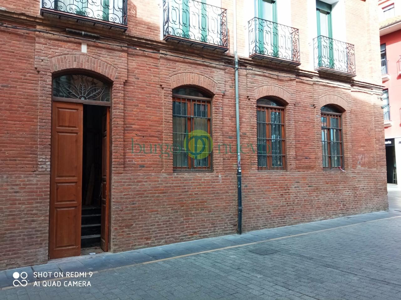 LOCAL CON GRAN FACHADA EN ESQUINA JUNTO CATEDRAL
