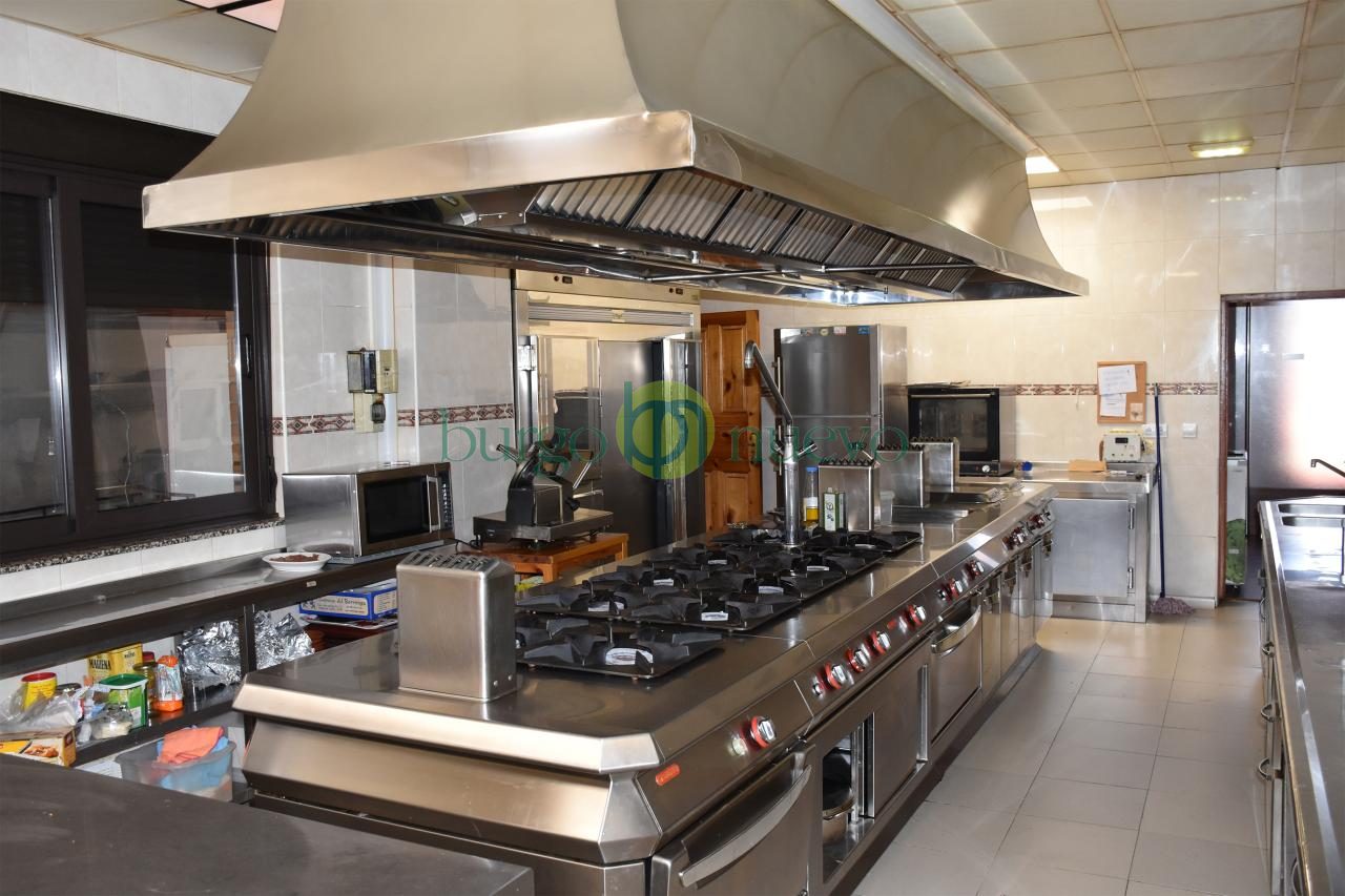 BAR-RESTAURANTE EN VENTA EN LA PLAZA DE CASTRILLO DE SAN PELAYO