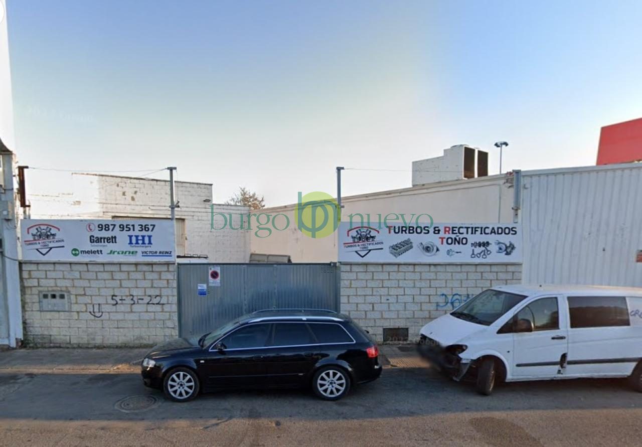 SE VENDE NAVE CON PATIO EDIFICABLE EN LA ZONA DE MICHAISA. ALQUILADA COMO TALLER MECANICO.