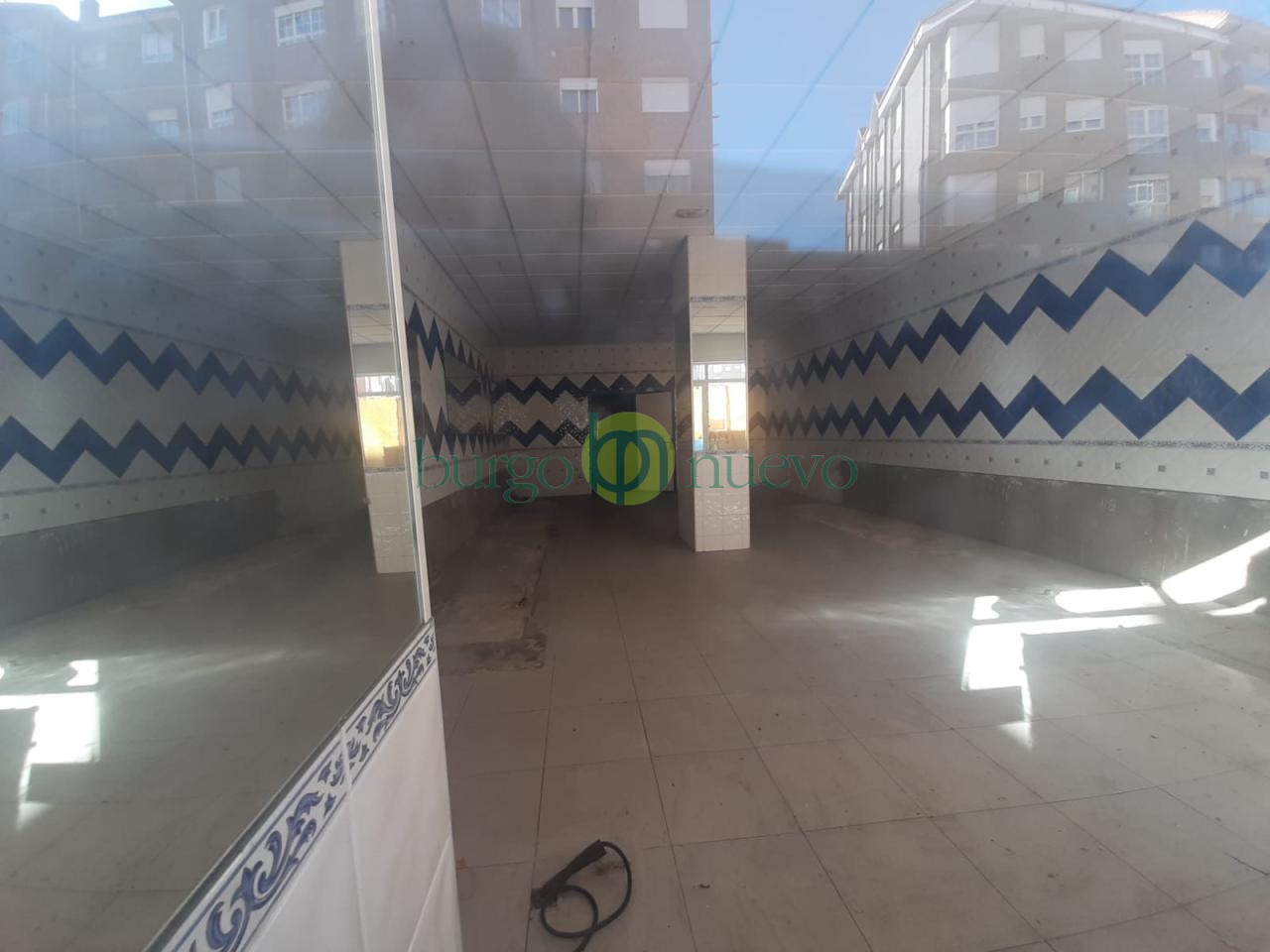 LOCAL ACONDICIONADO EN CALLE AZORIN