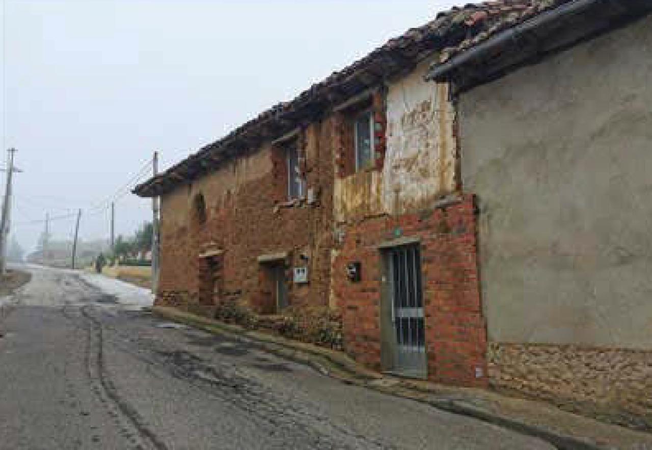 VENTA DE CASA EN VALVERDE DE LA VIRGEN