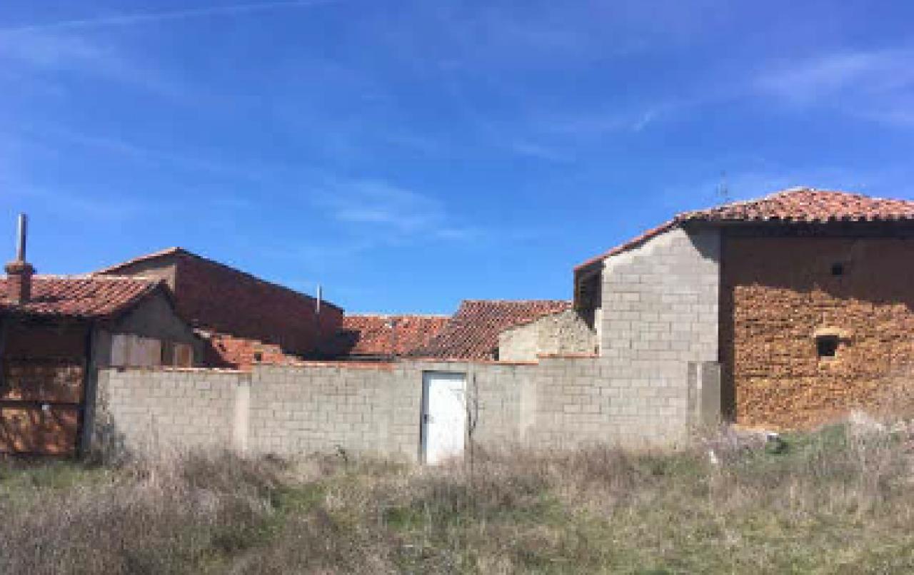 VENTA DE CASA EN VALVERDE DE LA VIRGEN