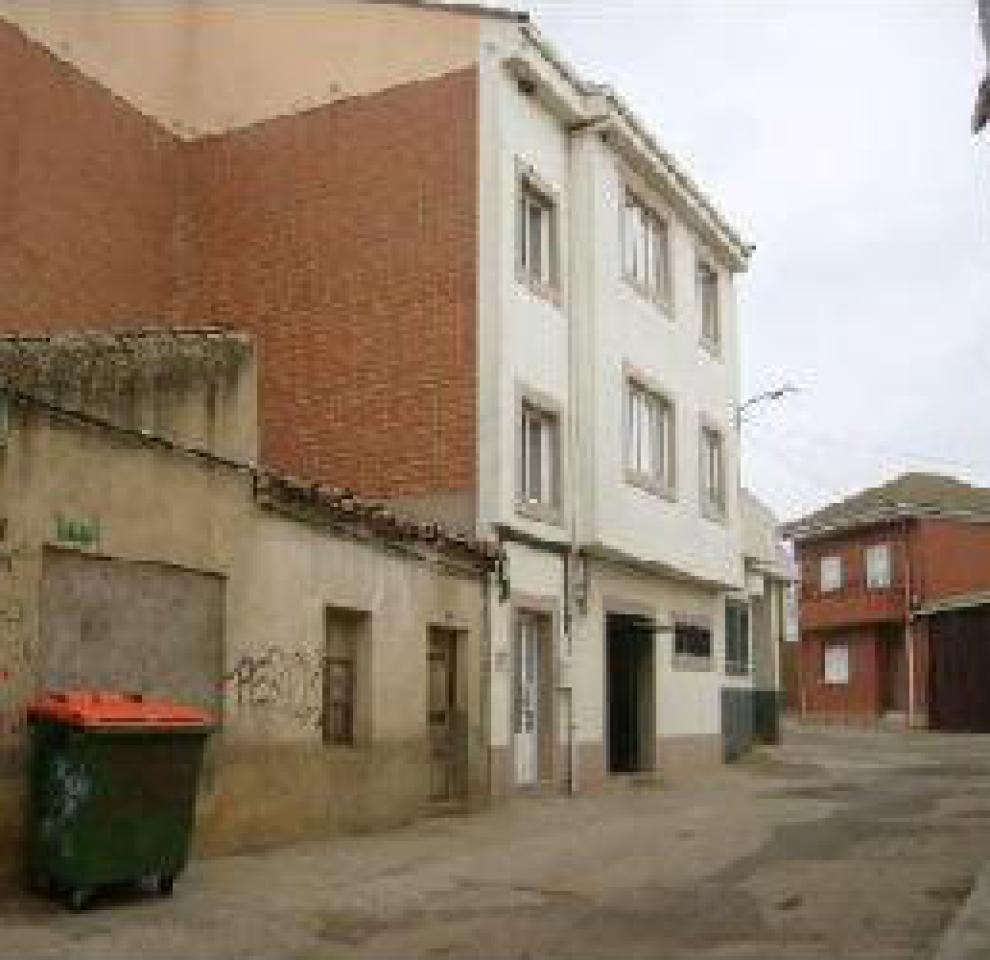 VENTA DE LOCAL EN MANGANESES DE LA LAMPREANA