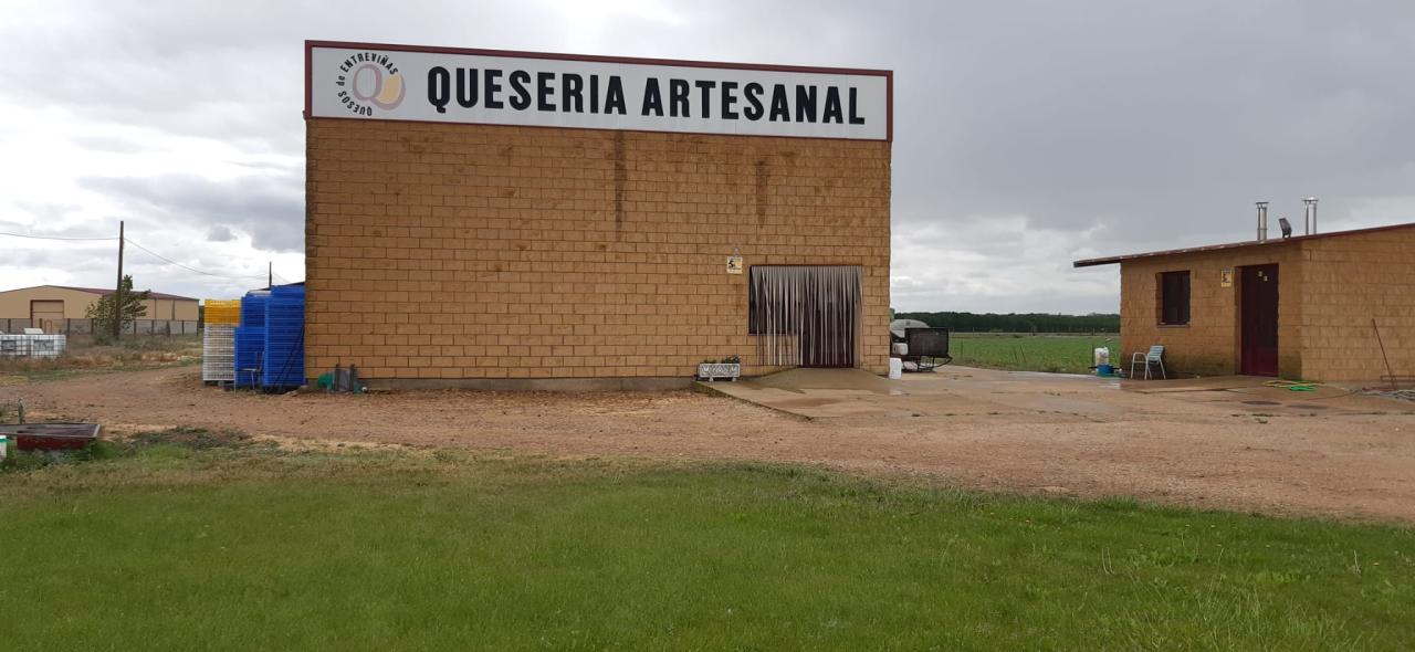 VENTA DE LOCAL EN SAN CRISTOBAL DE ENTREVIÑAS