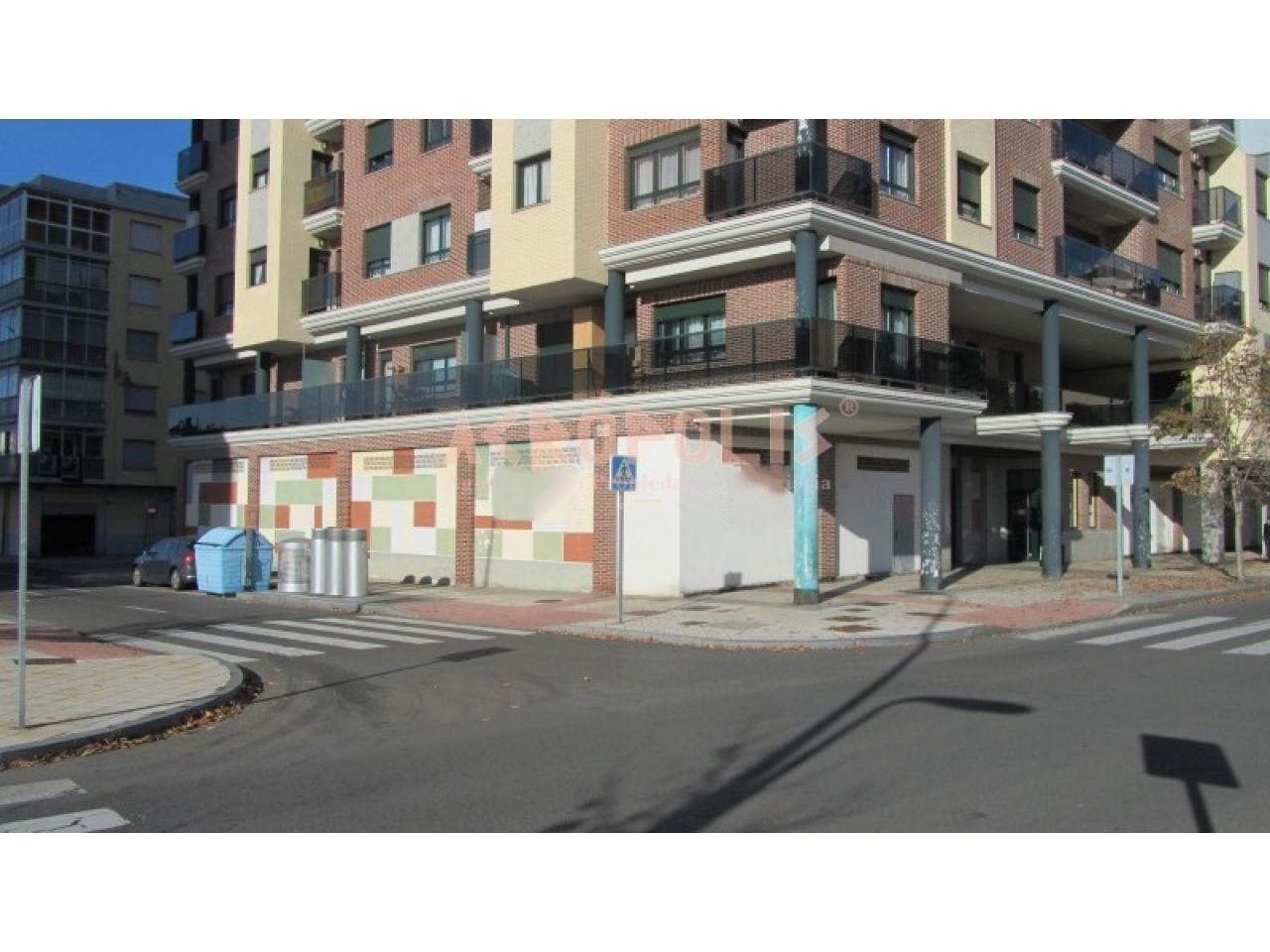 VENTA DE LOCAL EN JOSE AGUADO