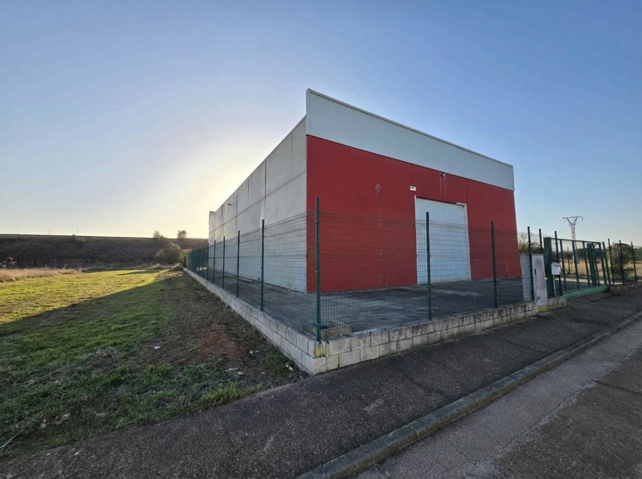 VENTA DE NAVE EN VALDERREY, LEON