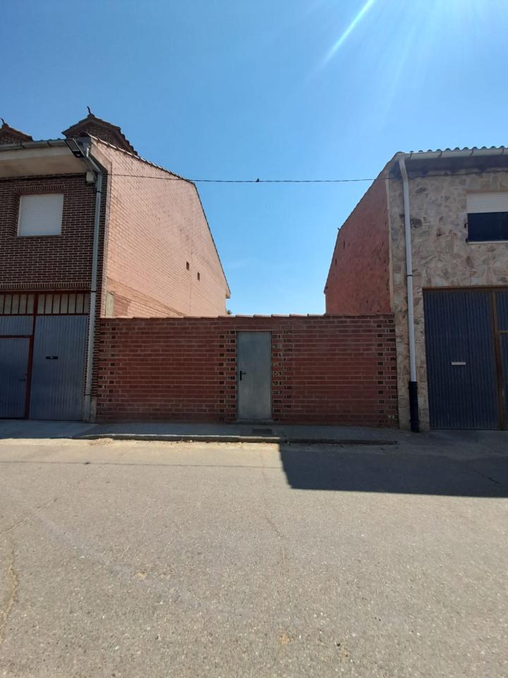 VENTA DE SOLAR EN CIMANES DE LA VEGA, LEON