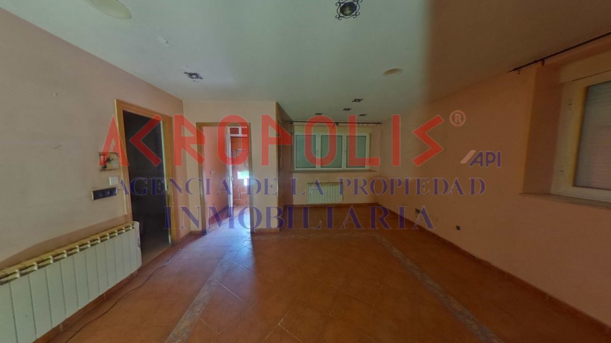 VENTA DE CASA CON PARCELA EN LA POLA DE GORDÓN, LEÓN